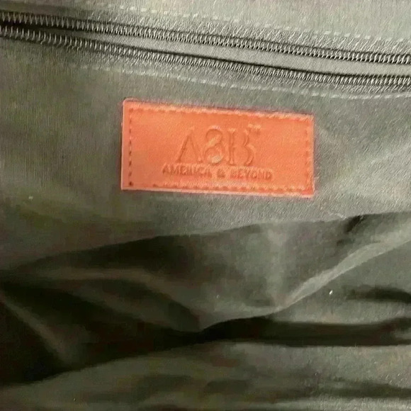 A&B - America & Beyond large, emerald green, embroidered tote bag - Picture 9 of 10